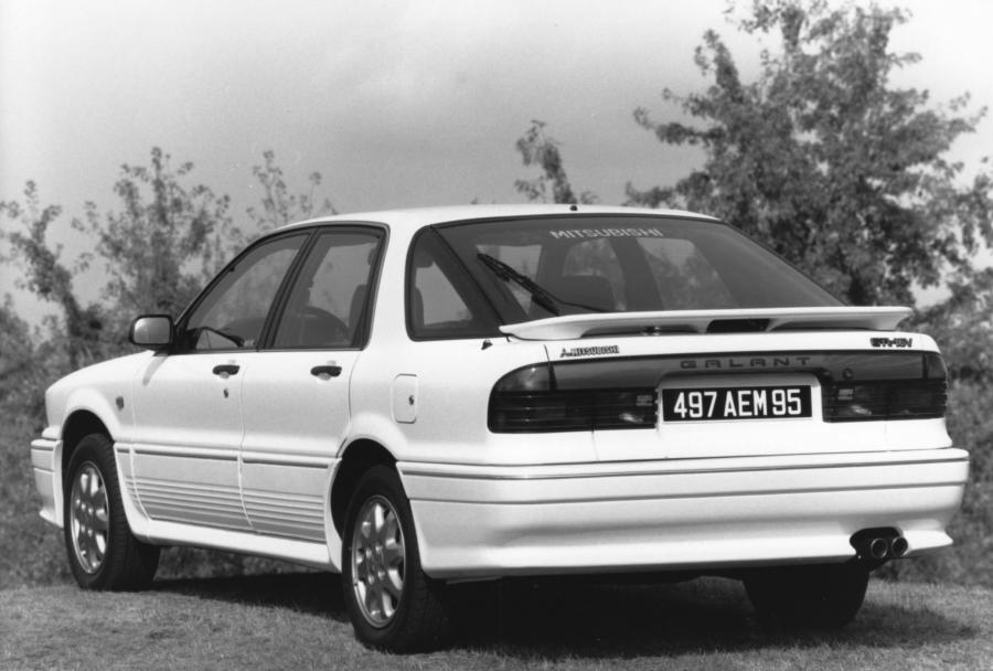  Mitsubishi Galant Hatchback 1989 года  (фото 3 из 4)